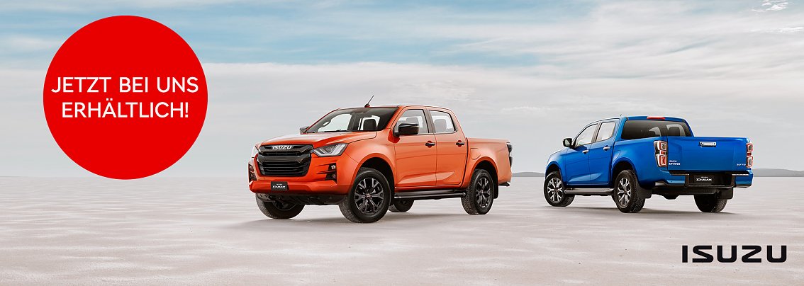 Zwei ISUZU Pick-up-Trucks (einer orange, einer blau) stehen auf einer weiten, hellen Fl&auml;che unter blauem Himmel; links ein roter Kreis mit dem Text �Jetzt bei uns erh&auml;ltlich!�.