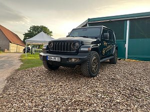 Immenrode - Kombinierte Werte gem. WLTP für den Jeep® Wrangler Benziner Sahara: Kraftstoffverbrauch 11,1 l/100 km; CO2-Emission 250 g/km; CO2-Klasse: G