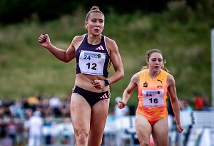 INT. NORDTHÜRINGER LEICHTATHLETIKMEETING - SONDERSHAUSEN