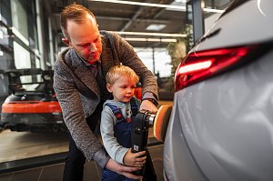 Kleine Hände, große Zukunft � Kita-Kinder erleben spannenden Vormittag im Autohaus