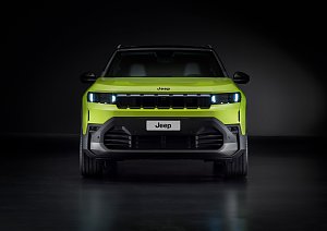 Frontansicht des neongrünen Jeep Compass mit siebenfach geteiltem Jeep-Kühlergrill, schmalen LED-Frontscheinwerfern und robustem Stoßfänger.