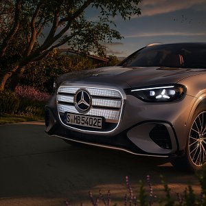 Der neue Mercedes-Benz GLC 400 4MATIC mit EQ Technologie. Energieverbrauch kombiniert: 14,9-18,8 kWh/100 km | CO2-Emissionen kombiniert: 0 g/km | CO2-Klasse: A [1] Interieur: Leder, beech brown/schwarz [1] Die Angaben sind vorl&auml;ufig. Es liegen bislang weder best&auml;tigte Werte von einer amtlich anerkannten Pr&uuml;forganisation noch eine EG-Typgenehmigung noch eine Konformit&auml;tsbescheinigung mit amtlichen Werten vor. Abweichungen zwischen den Angaben und den amtlichen Werten sind m&ouml;glich. Inhalt des Displays kann vom Serienstand abweichen.