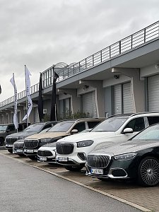 Alle Maybach Modelle vom Scenic Drive aufgereiht in verschiedenen Manufaktur Lackierungen [Mercedes-Maybach GLS 600 | Energieverbrauch kombiniert: 14-13,7 l/100 km | CO2;-Emissionen kombiniert: 316-310 g/km | CO2;-Klasse: G] [Mercedes-Maybach SL 680 Monogram Series | Energieverbrauch kombiniert: 13,6 l/100 km | CO2;-Emissionen kombiniert: 309 g/km | CO2;-Klasse: G]