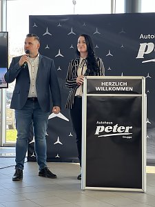 Geschäftsführerin Christina Dost und Centerleiter Jens Schmalenberger stellten das Bernburger Team vor.