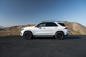 Der neue Mercedes-Benz GLE von der Seite.