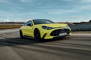 Das neue Mercedes-AMG GT 4-Türer Coupé von vorne.