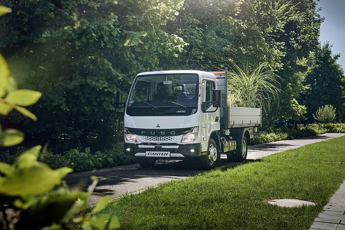 DER FUSO CANTER IM GARTEN- UND LANDSCHAFTSBAU.